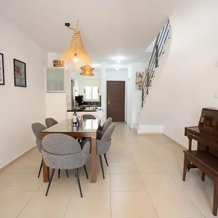 Casa Frida Townhouse Mit Grosser Poollandschaft * بافوس
