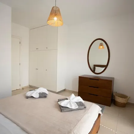 בית נופש Casa Frida Townhouse Mit Grosser Poollandschaft פאפוס